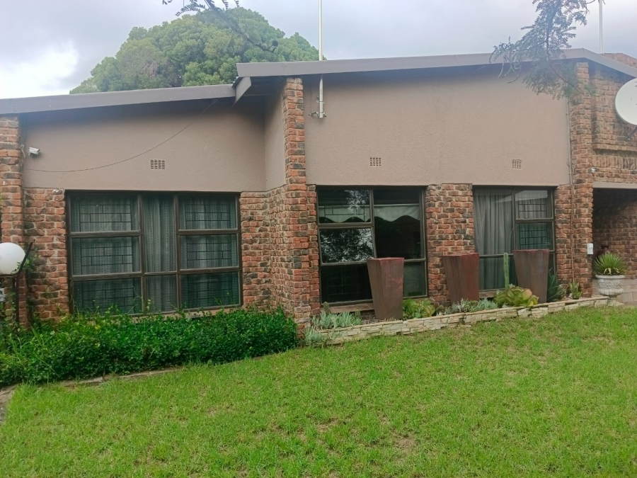 To Let 4 Bedroom Property for Rent in Riebeeckstad Free State